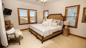 Luxurious Oceanfront, Beach Access, Private Pool, Hot Tub, Elevator, Game Room - Image 3