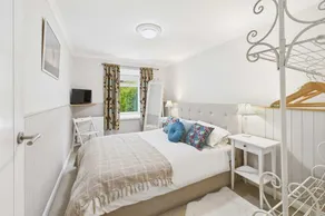 Host & Stay - The Fairways - Image 4