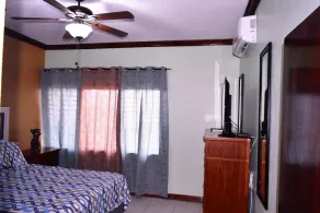 The Embassy Luxury Apt Crystal Towers I - Image 4