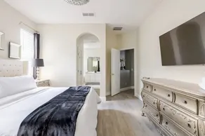 Chic & Comfy 3BR Home Near Orlando & Wekiwa Springs - Image 3