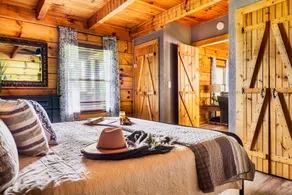 The Rustic Nest cabin - Image 5