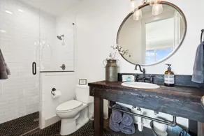 Schönes Haus mit 5 Schlafzimmern und 3 Bädern mit privatem Dock, Whirlpool, in der Nähe des Hells Gate - Image 3