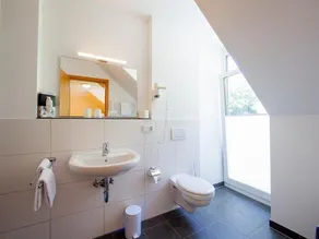 Heidsmühle, Hotel-Café-Restaurant - Chuveiro duplo / WC - Image 3
