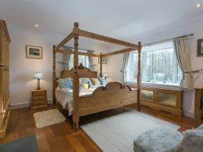 4 bedroom accommodation in Catsfield, near Battle - Image 4