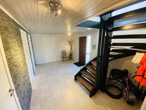 Villa avec de belles vues sur la baie et les montagnes en arrière-plan passionnants - Image 2