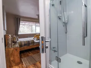 ACORNS, pet friendly, character holiday cottage in Holywell - Image 2