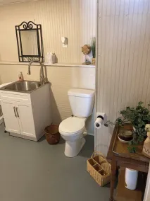 Newly remodeled poolside studio apartment on 6 acre horse farm - Image 3