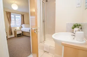 Sargeson Apartment 2bedrooms 2bathrooms free parking - Image 3