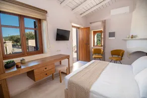 Pavlina Villa , a hidden gem with heated pool and ping pong! - Image 5