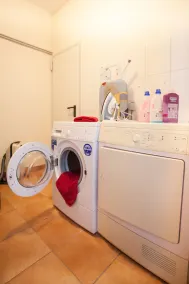 Luxo e aconchego em 140 metros quadrados para 10 pessoas, perto do centro de Kaprun - Image 4