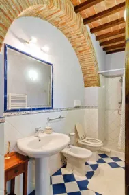 Independent Apartment in Farmhouse with private garden and pool- Cortona - Image 4