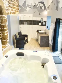 La Cazette: unusual romantic suite with private spa - Image 4