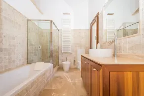 Villa Seguinot Gran - Well-maintained & nestled in a beautiful, private setting - Image 2