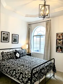 Bright and Spacious Home in a NE Heights Gated Community - Image 5