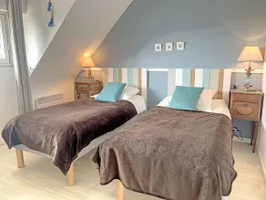 5-room duplex with balcony 30m from the beach - 7 sleeps, pets allowed, wifi and parking - Image 5