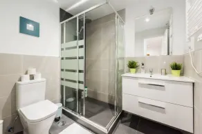 MODERN APT MED IDEAL PLATS NÄSTA ATOCHA STATION - Image 3