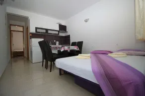 Amazing beachfront apartment with balcony and wifi - Image 3