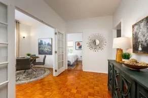 Suite Magnolia. Steps to Downtown & Breweries. Modern 2 bedroom apt w/fireplace. - Image 5