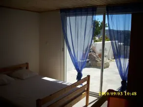 Apartment with swimming pool and beaches 8 mns away - Image 2