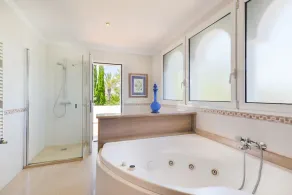 Villa para 8 pessoas, perto da praia, piscina, localização central - Image 2