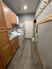 Dog friendly, updated cabin- hot tub & fenced yard, 5 min to Lake Easton/Kachess - Image 3