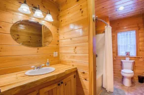 27 Depot - Adorable 2 bedroom, 2 bath cottage close to the village - Image 3