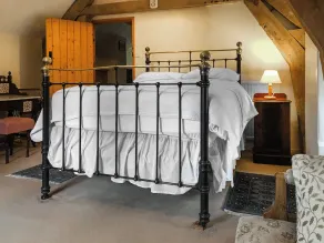 4 bedroom accommodation in Lea, near Ross-on-Wye - Image 5