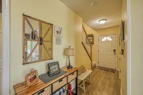 Beautiful waterfront townhouse w/ perfect location, fireplace & WiFi - Image 2