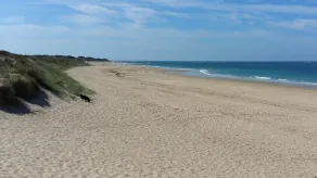 Angenehmes Haus perfekt 6 Minuten zu Fuß von einem schönen Strand entfernt - Image 3