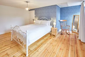 Host & Stay - Kenmore - Image 5