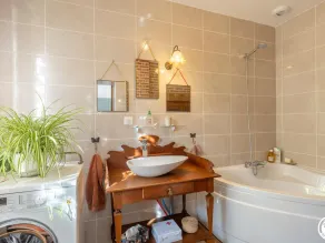 Charming 4-Bed Home with Garden, Wi-Fi, and Modern Amenities in Picardy - Image 2