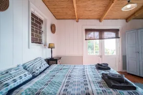 Whale Cove Cottage - Watch the ocean from your bed - Image 3
