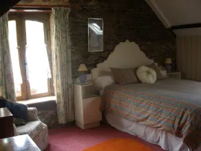 Riverside cottage in Medieval Josselin, great for sightseeing or relaxing - Image 4