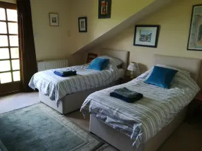 Perfectly located for The Pentlands. It also has easy access to the city. - Image 3