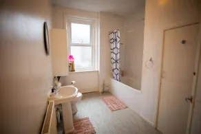 Stylish place to stay and perfect for group trips. - Image 3