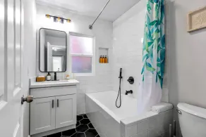 4016 C (ADU) · 1b1b Cozy Little House @Wallingford/Close to UW - Image 3