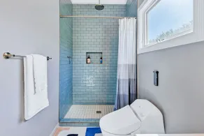 Charming Wine Country Cottage Close to Downtown - Image 4