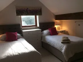 Ivy Barn Sleeps 4 with hot tub (2 Bedrooms) - Image 4