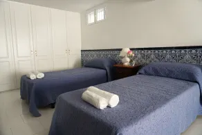 Charming villa with own pool in quiet cul-de-sac close to Puerto Banus # - Image 2