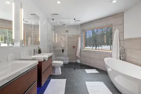 5 Star Gorgeous Cliffside Chalet with Panoramic Views - Image 2