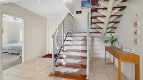 21 Tingira Close - Rainbow Beach. Views. Sea Breezes. Huge Home. - Image 5