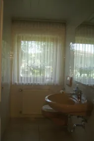 Casa de férias com 4 quartos e jardim em um local bonito - Image 3