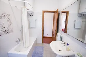 Uafhængig villa på øen Elba omgivet af grønne omgivelser med en smuk udsigt - Image 4