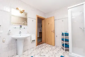 Barns nybörjare skidor, vandring, kälkåkning, längdåkning, 75 kvadratmeter - Image 4