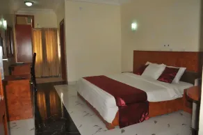 Top Rank Hotel - Image 4
