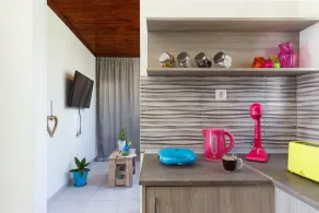 Stylish fully renovated home - Image 2