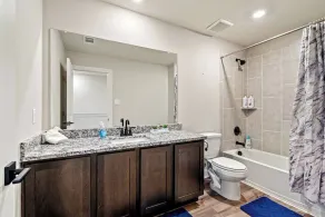 Crew-Ready Stay Private BRs w TVs Parking - Image 2