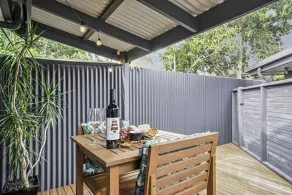 Stylish new studio apartment easy walk to beach - Perfect for romantic getaway - Image 5