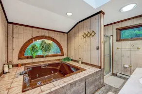 Pocono House W / Outdoor Hottub, Haustierfreundlich, 2 Kanus, Kajak & Feuerstelle - Image 3