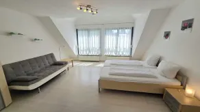 Rolig, rummelig lejlighed med balkon - Image 3